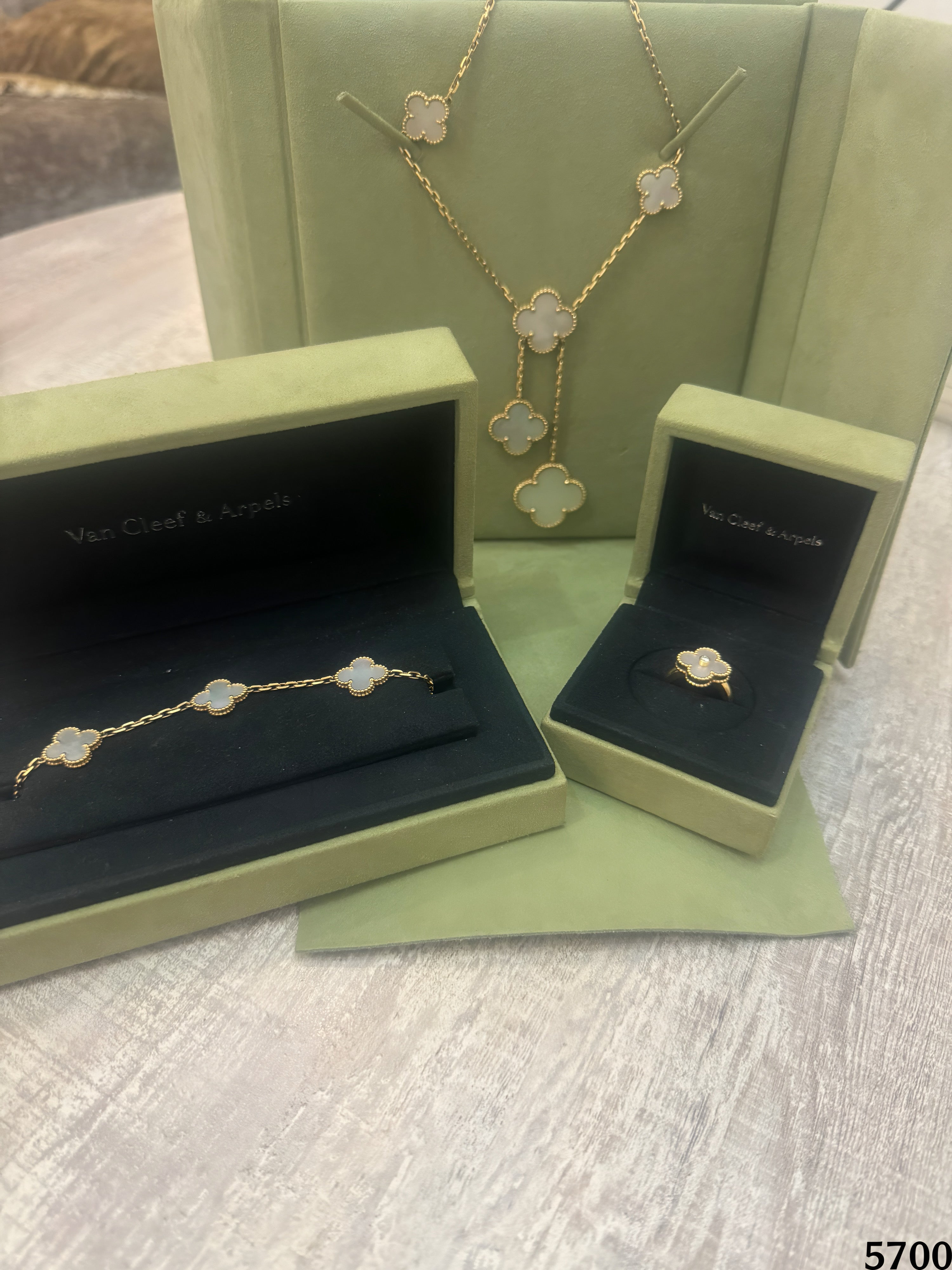 طقم ڤان كليڤ