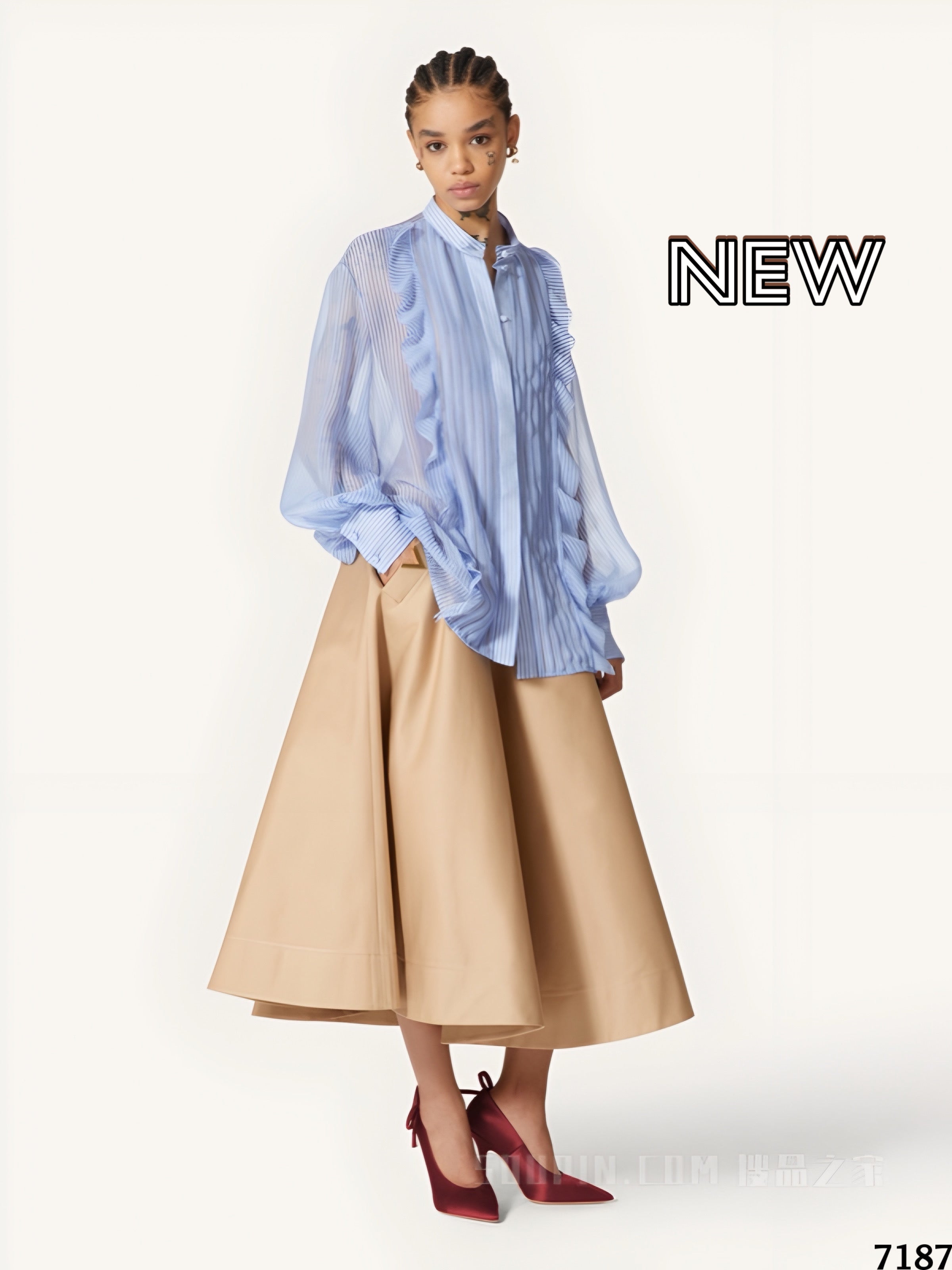 تنورة فالنتينو