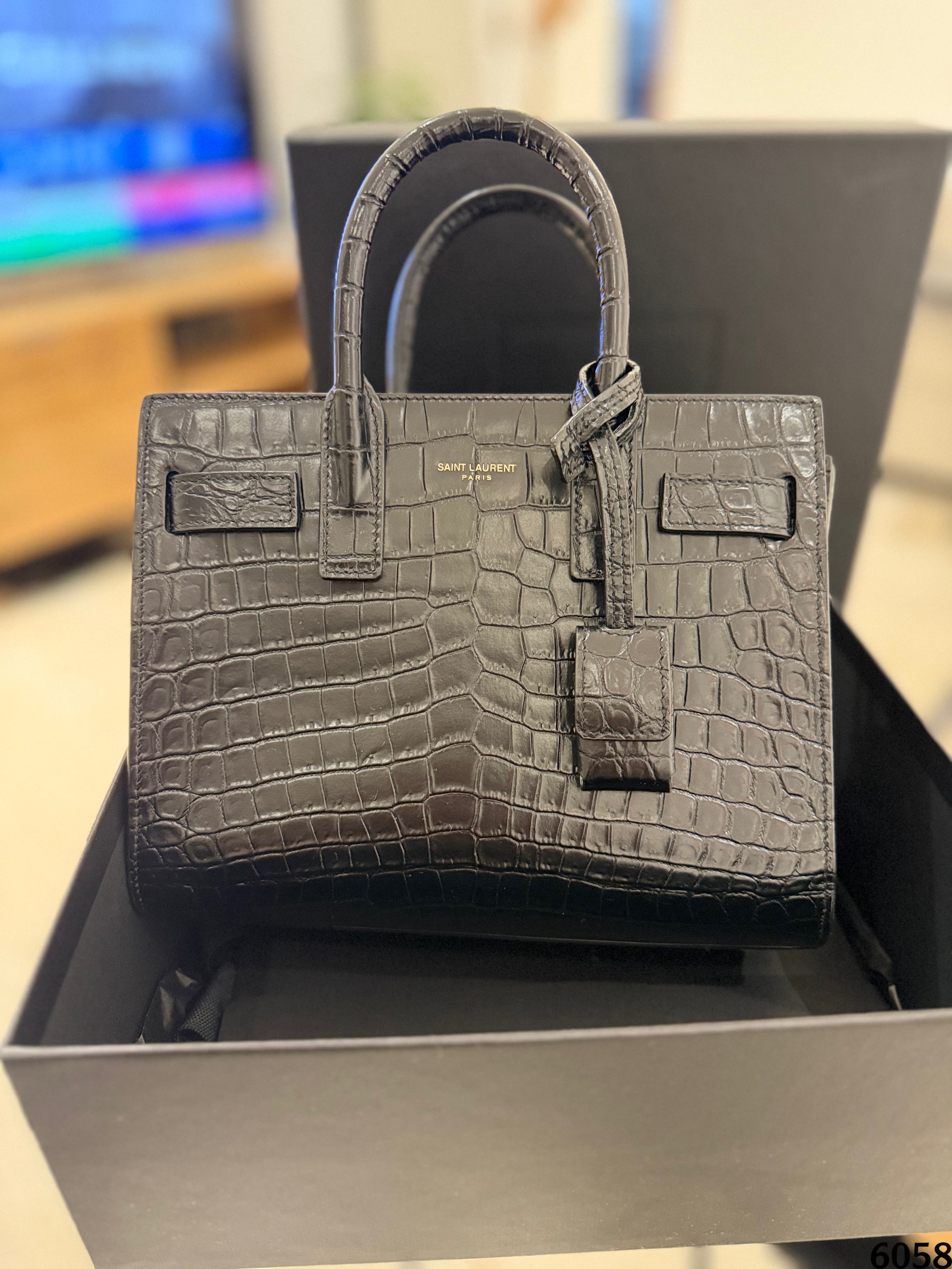 جنطة سان لوران