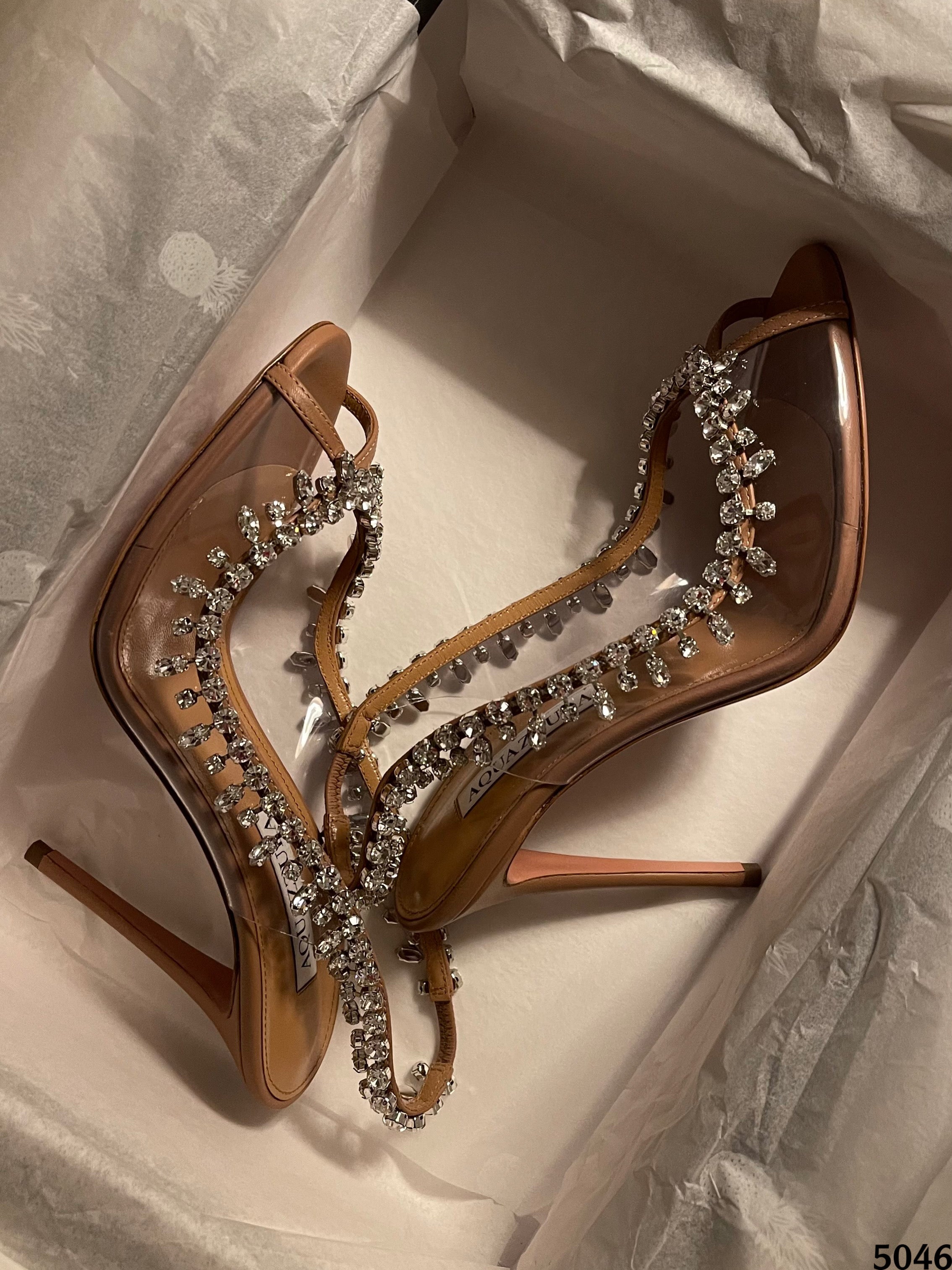 شوز اكوازورا