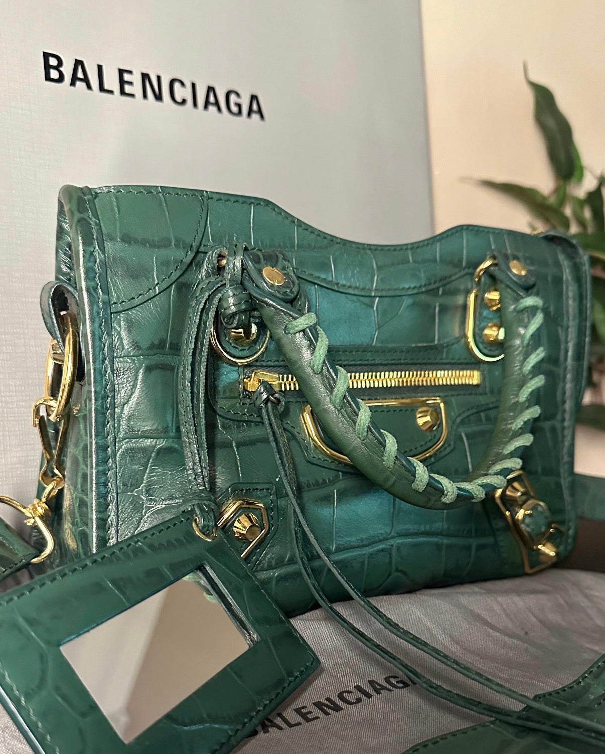 جنطة بلنسياقا