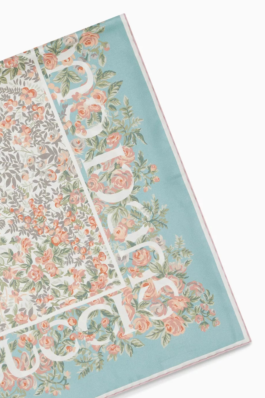 سكارف قوتشي