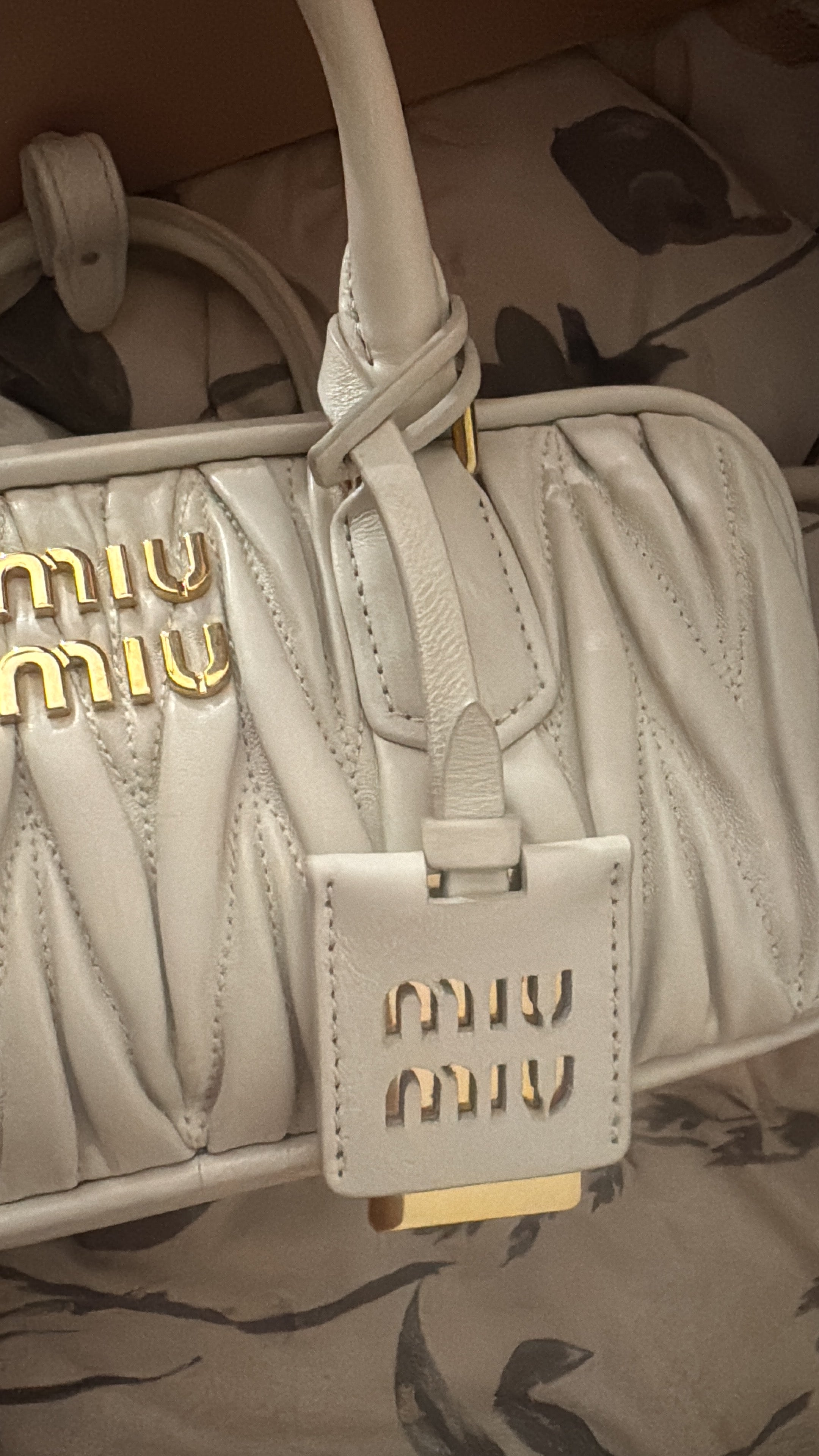 جنطة ميو ميو