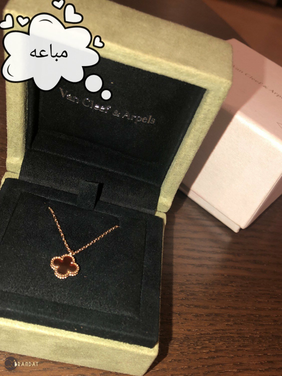 قلب فان كليف عنابي