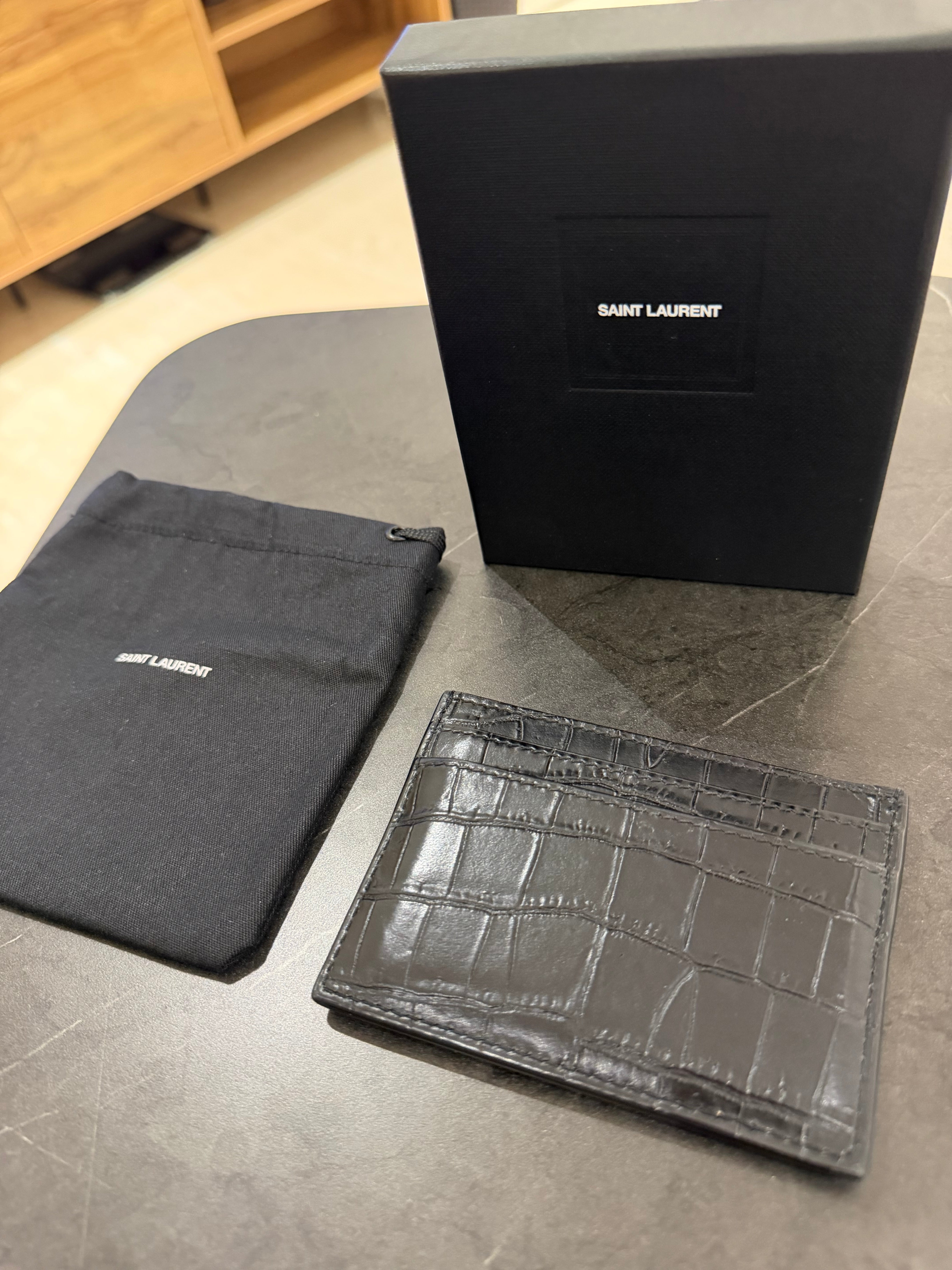 جنطة سان لوران